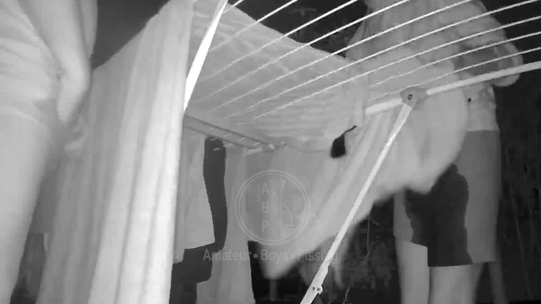 AmateurMates: Lavanderia Pulita, Pensieri Sporchi - Due Coinquilini Bizzarri, Jules E Simon,...