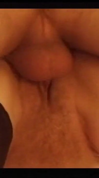 Genç nostaljik sürtükler ve orta yaşlı seksi kadınların götü büyük yaraklarla sikiliyor ve ağzına boşalıyor