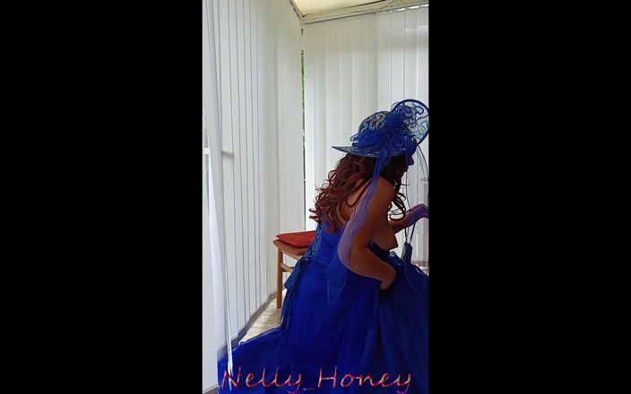 Nelly honey: Una hermosa fotogalería tomada con nueva bata de bola azul