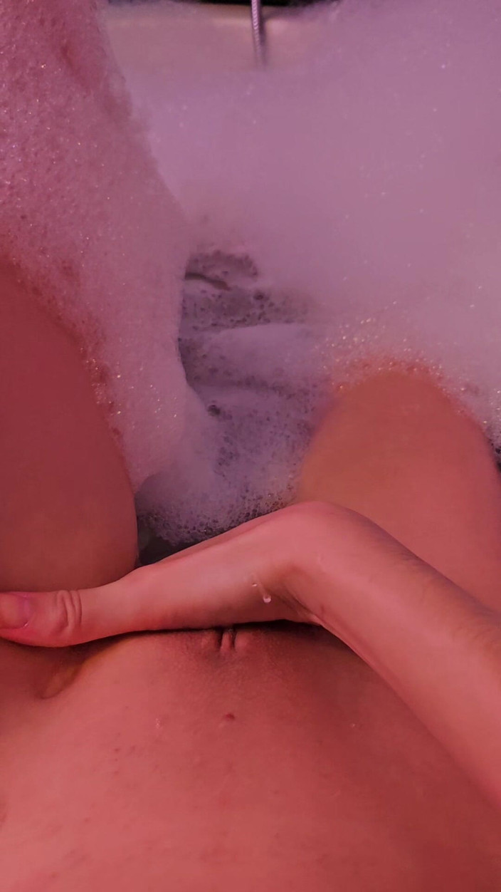 petitesubkitten: Join Me for a Steamy Bath