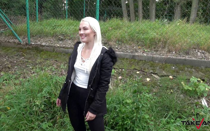 Take Van: Blonda a fost agățată, futută și aruncată goală