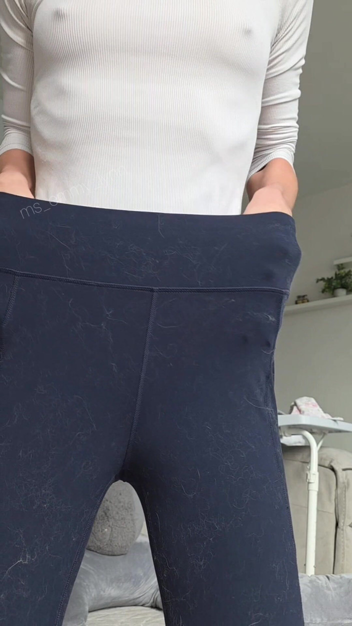 Ms_Emmy_Lynn: Puting tanpa bra melalui bingkap baju putih berbogel untuk membentangkan...