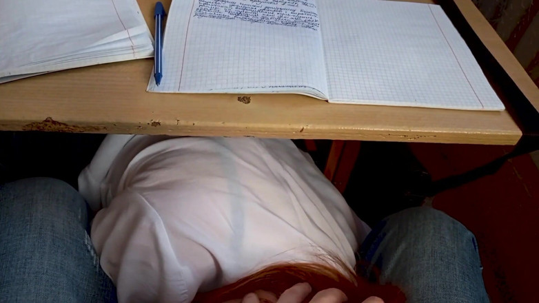 SweetAndFlow: Um colega de classe chupou um pau debaixo de uma...