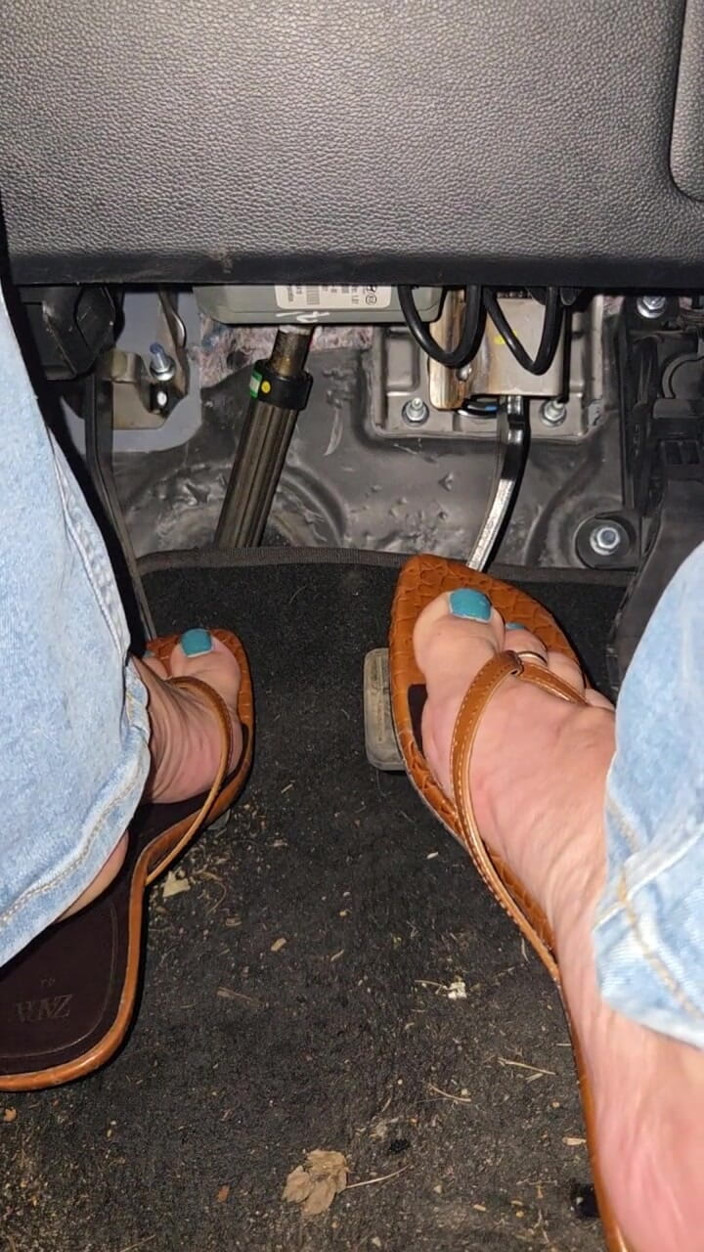 Bella Roma: Fetish kaki mengepam pedal