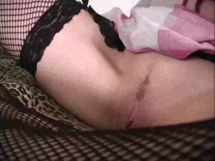 Femdom Austria: Rödhårig Angie runkar av en kuk