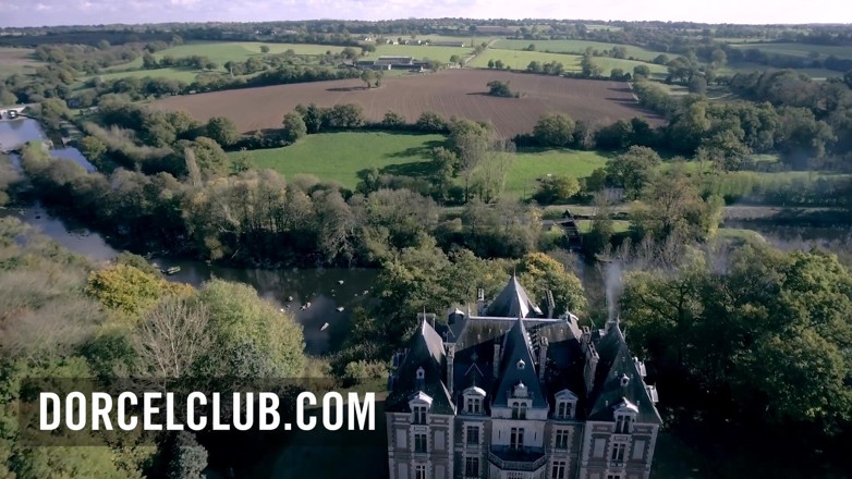 Dorcel Club: Trío caliente con 2 hermosas chicas