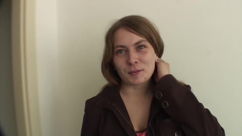 German amateur couples: Gata sexy da Alemanha agradando um pau em primeiro plano...