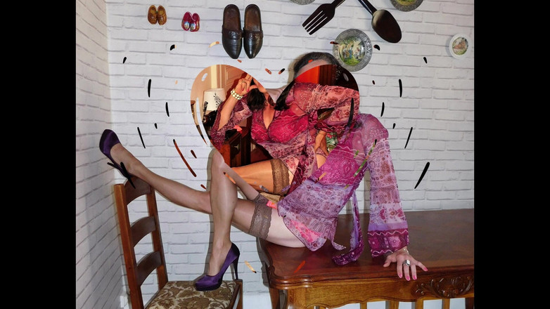 Liza Vafliova: Masaje de culo por la mañana. Consolador de doble cabeza