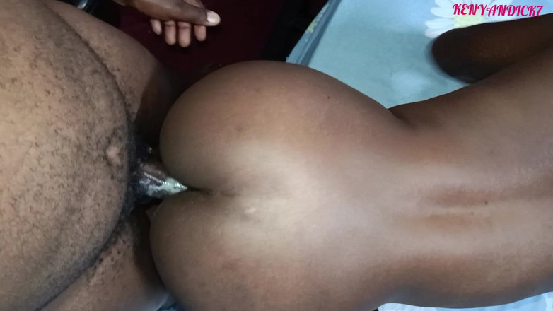 Kenyan Dick: Cewek semok kulit hitam ini dientot gaya doggstle habis-habisan sampai...