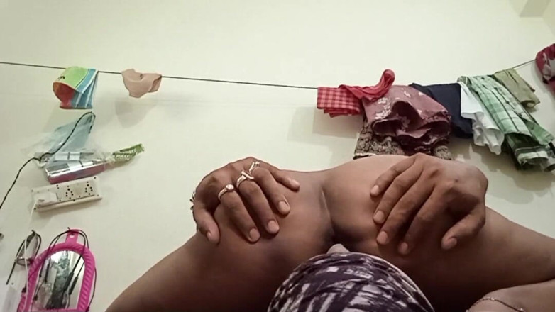 Real Couple 203: Bini Dengan Pantat Besar Berair Duduk Di Muka Suaminya