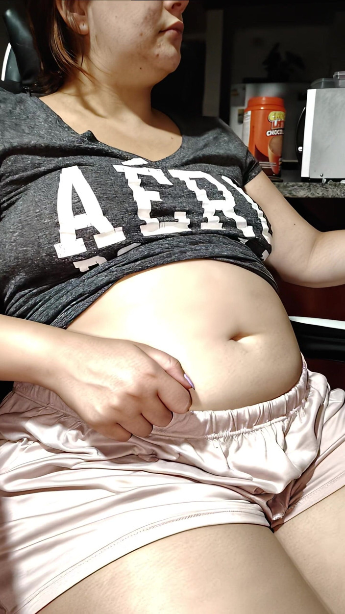 Nicole Passat: Big Belly Girl Seeking to Grow!