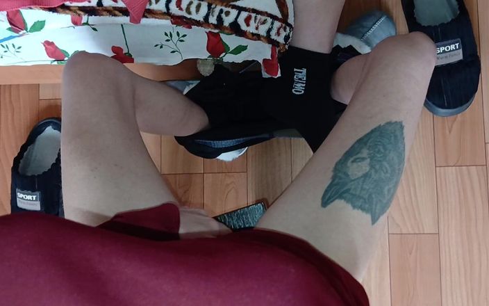 Lesbian-candys: Ne urmărim pizdele și ne masturbăm în fața fiecăruia