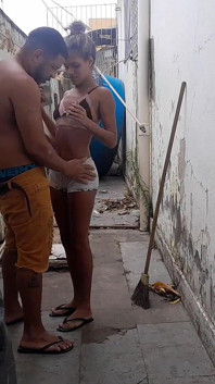 La hijastra de la criada tiene sexo por propinas