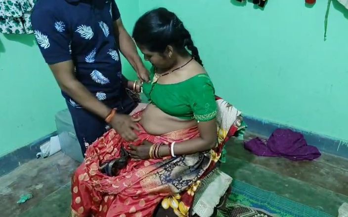 Sumitra-bhabi: Un demi-frère aîné baise la femme du jeune demi-frère à poil