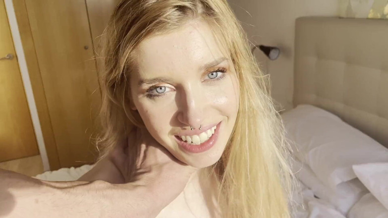 Maximo Garcia: Hermosa modelo rubia me pide sexo duro
