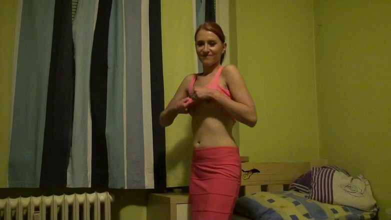 All Those Girlfriends: Sisi es una pelirroja a la que le encanta caliente