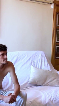 Alternatywne casting MILF z tatuażami. Lara Croft bawi się w Pepeporn
