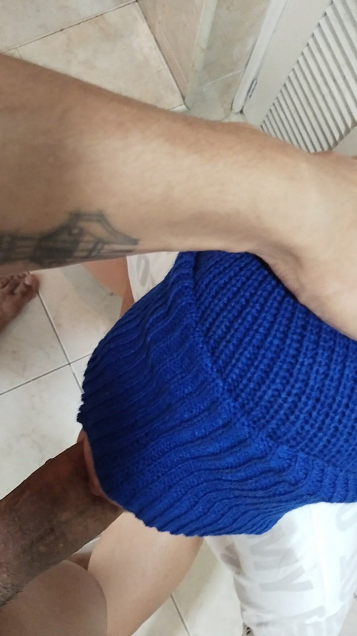 Thiago Florez: Pompino selvaggio culo rotondo su grosso cazzo del quartiere