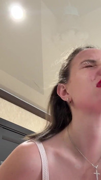 Le gemelle giocano in faccia gonfie pov
