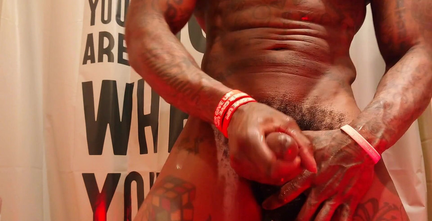 Hallelujah Johnson: 자지를 계속 빨아주는 할렐루야 존슨 숭배, 키가 큰 다크 초콜릿 근육 문신 털이 무성한 BBC