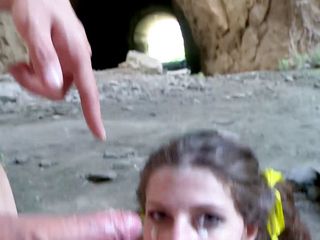 Horny Two really wet MILFs: Мила американська тінка отримує великий камшот на обличчя