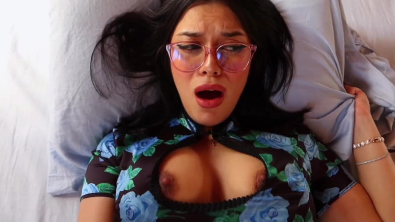 Sweetieluna: Perselingkuhan hot pagi-pagi sama istri temanmu