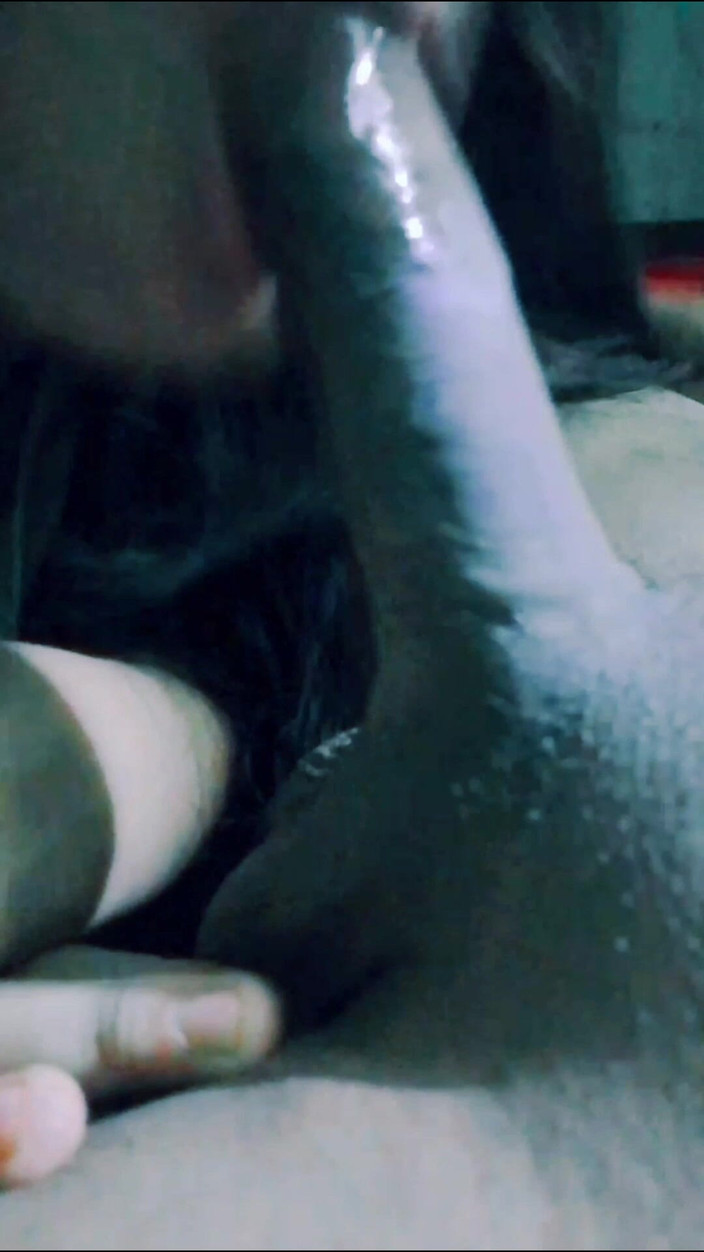 Deshixvideo1: Une petite amie suce une bite noire