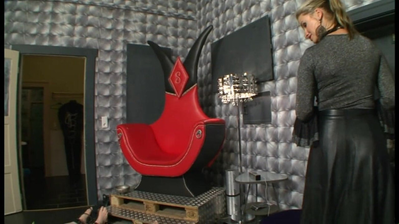 Absolute BDSM films - The original: 支配的な小さな陰茎足フェチ
