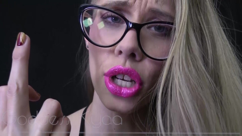 Kyaa Chimera: Çabucak boşal! Ben pembe ruj sürerken