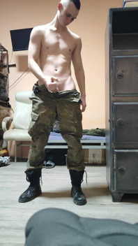 Army Boy射精