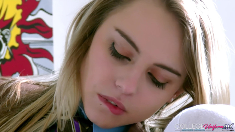 College Uniform: รักบนโซฟา นำแสดงโดย Chloe Toy