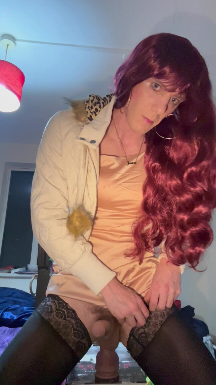 Jessica silk: Jess Silk Rides Dildo