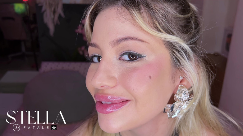 Stellafatale: Glossy Lips Tease Drool Over My Shiny Wet Lips