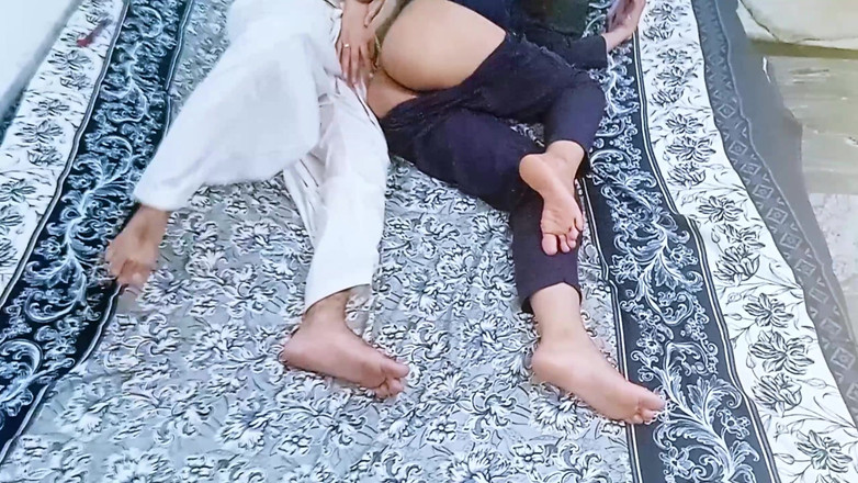 SuperIndian456: Desi carina ragazza timida ha la sua prima esperienza ' desi...
