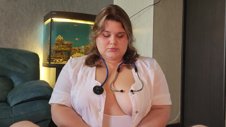 Peach Desert: Baculatá sestřička s velkými prsy miluje pít pacientům sperma