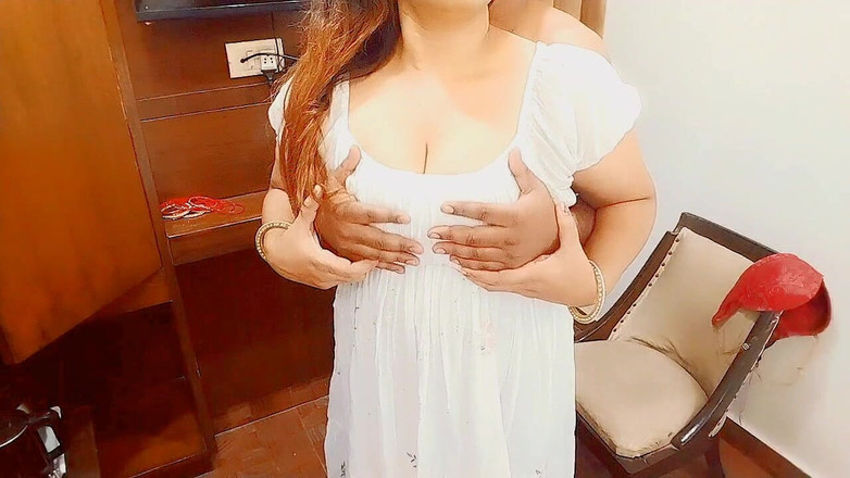 Preetipankaj115: 操我的继妹，她的呻吟声非常响亮和色情