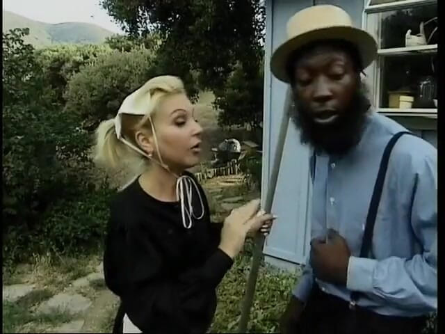 Fuck me Hard: Dos sementales amish tienen sexo interracial con morena y se...