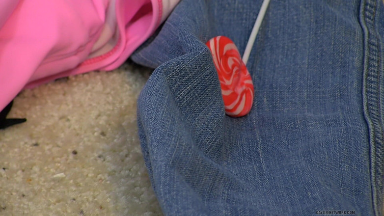 Lollipop Twinks: Chicos hambrientos follando culo