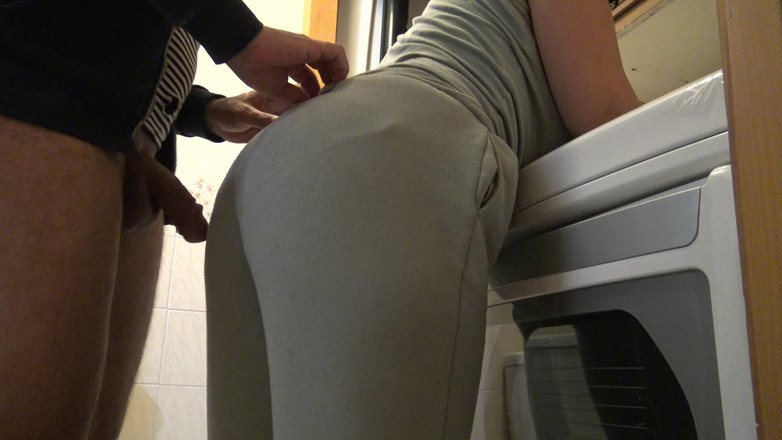 Souzan Halabi: Mẹ kế liếm quả bóng của mình trước khi uống...