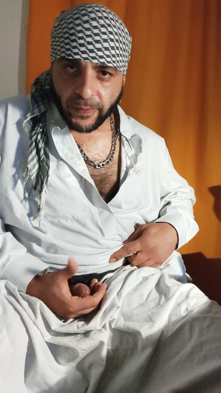 SmokedAlloy2: Dirtyjunkbro berpakaian seperti orang Afghanistan, bermain dengan penisnya yang kotor