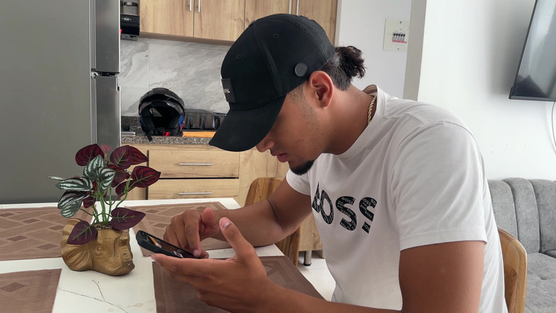 Julianaburning: Matrigna enorme che ama sempre condividere il letto con il...