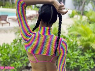 Arthouse Porn: Magrinha colombiana menina Violeta Grey adora pirulitos, chupando e fodendo