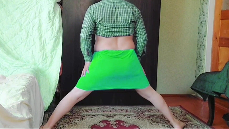 Kitty_Cross: Adorável maricas ajustando a bandana com Girly Giggle