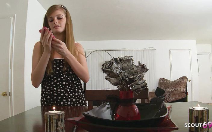 Full porn collection: Mager tonåring Faye med strumpa knullad i köket av styvfar