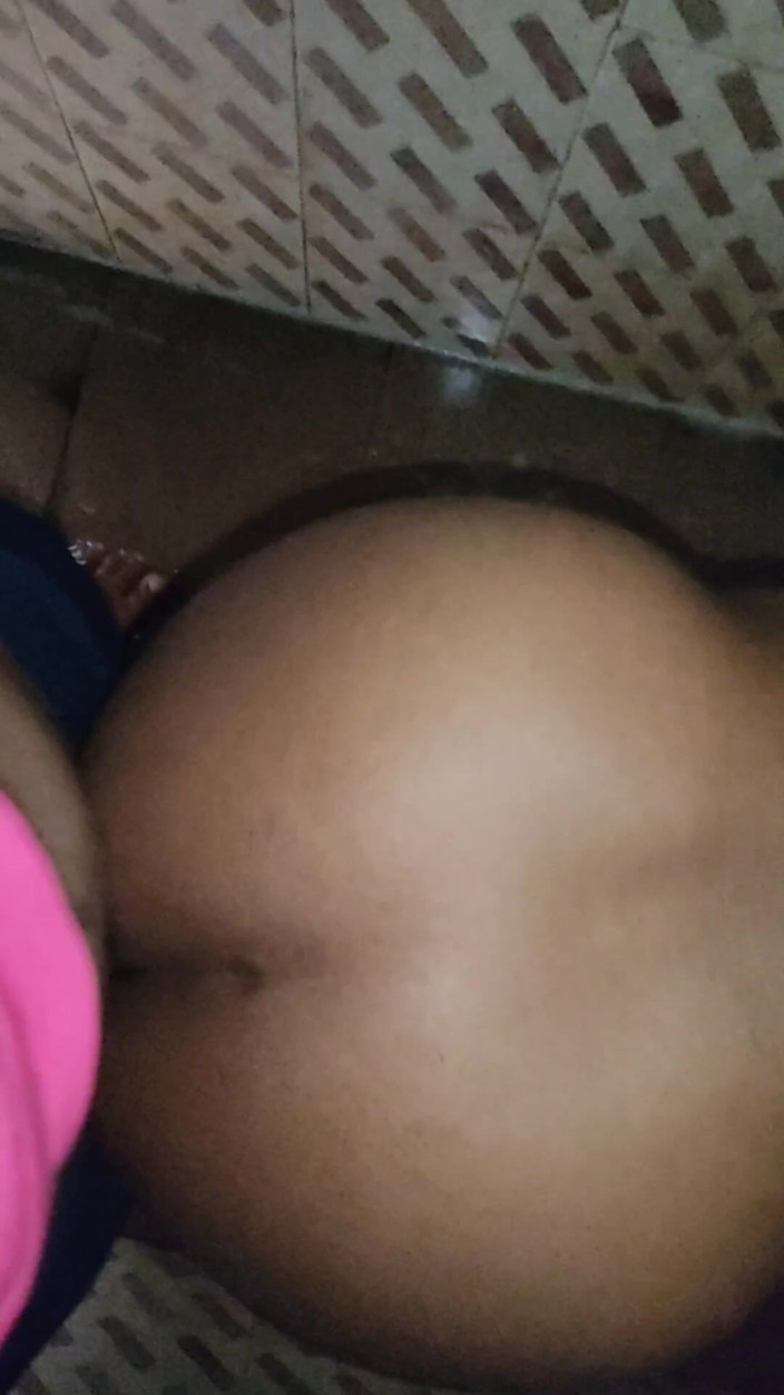 Auntysex711: Ngentot adik iparku di kamar mandi. Desi Doggy Style