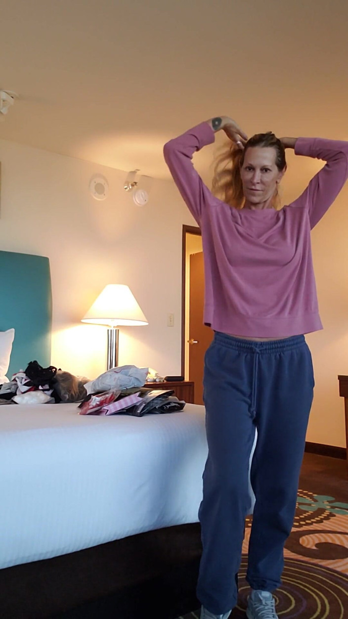 JessRyan: Milf camgirl jess ryan scuote il culo e spogliarello