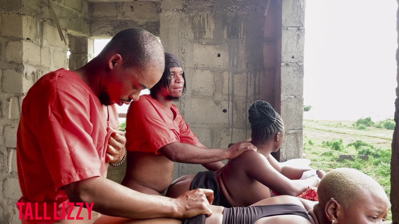 Tall_lizzy23: 大学学生在Umcompleted大楼里