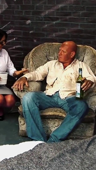 Kerry Louise在热辣的一对一遭遇中带来热量