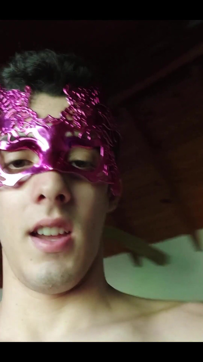 Floatie Boy: Aku lagi asik ngocok balon perak ini sambil