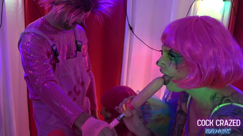 JessieRaexx: Pinke Clowns Mit Aprilpaisley